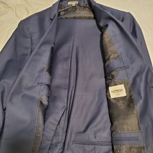 Express 42L Suit